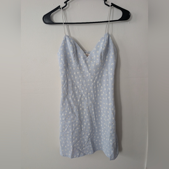 Rumor Dresses & Skirts - Rumor Baby Blue Daisy Floral Mini Dress With Slit‎ Size 8